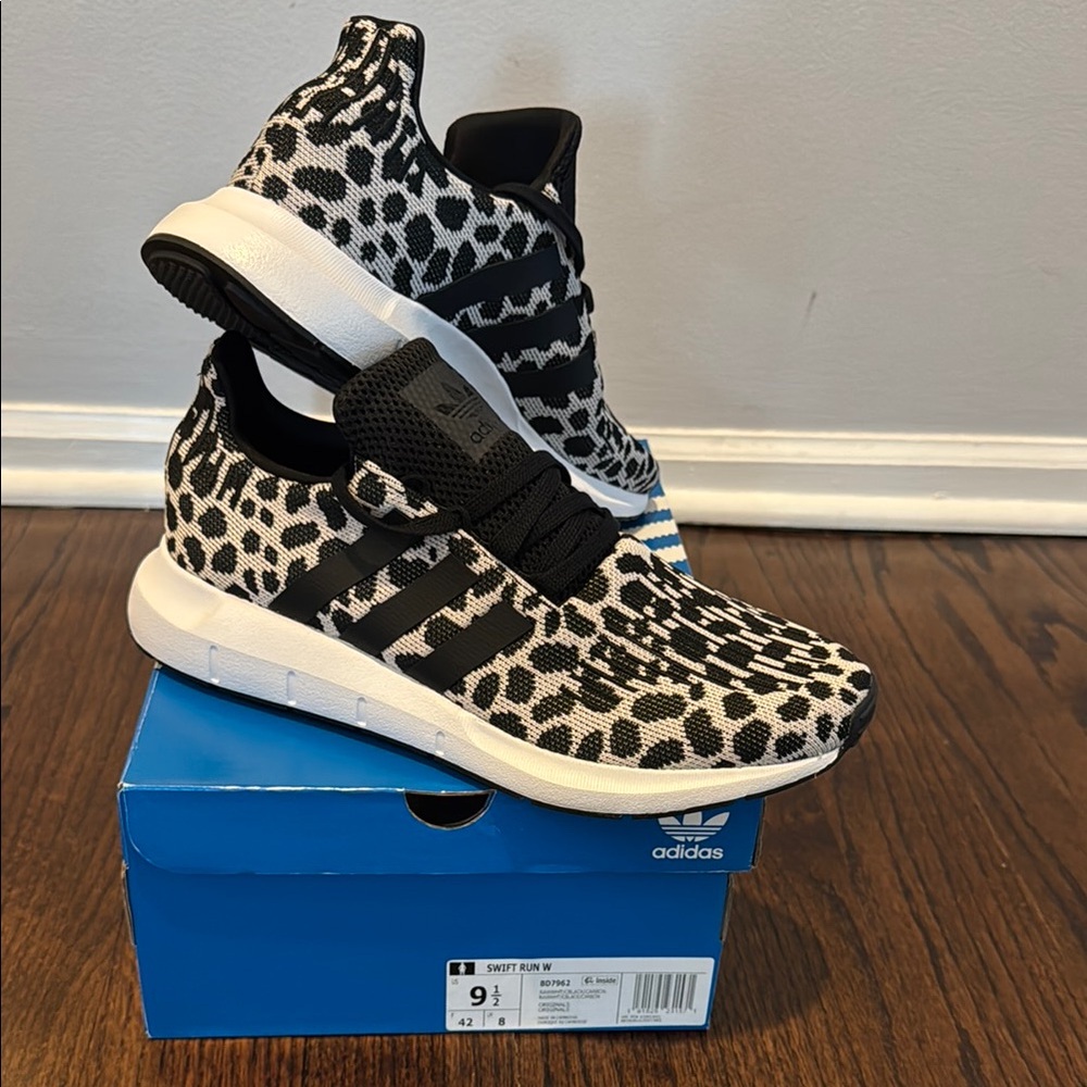 Women’s Adidas Swift Run Sneakers - Sz 9.5 NWT
